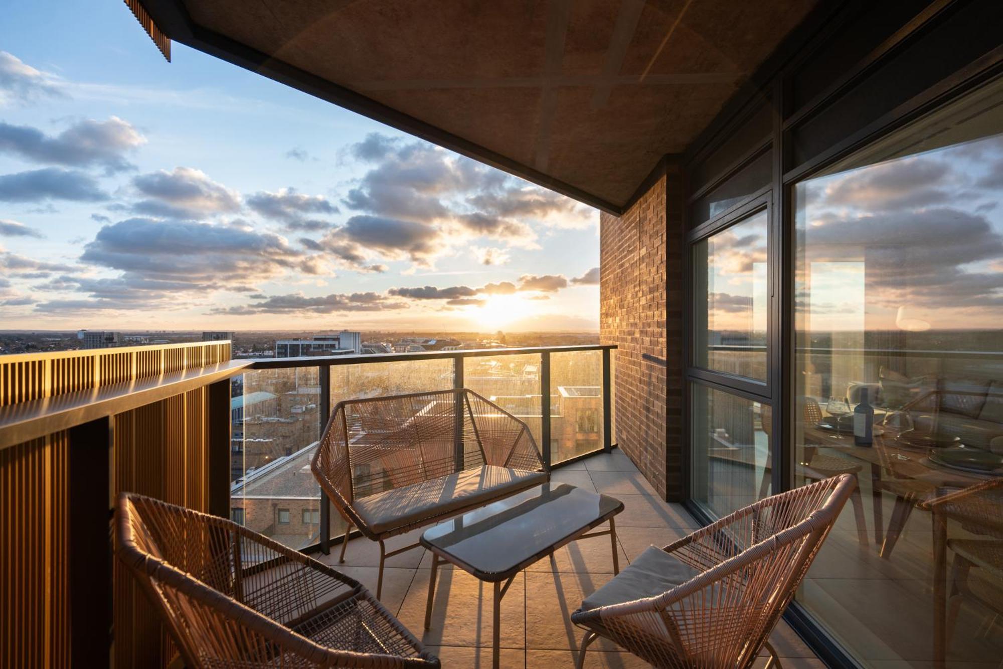 Sunset Retreat: Steps From Heathrow/Twickenham Leilighet Hounslow Eksteriør bilde