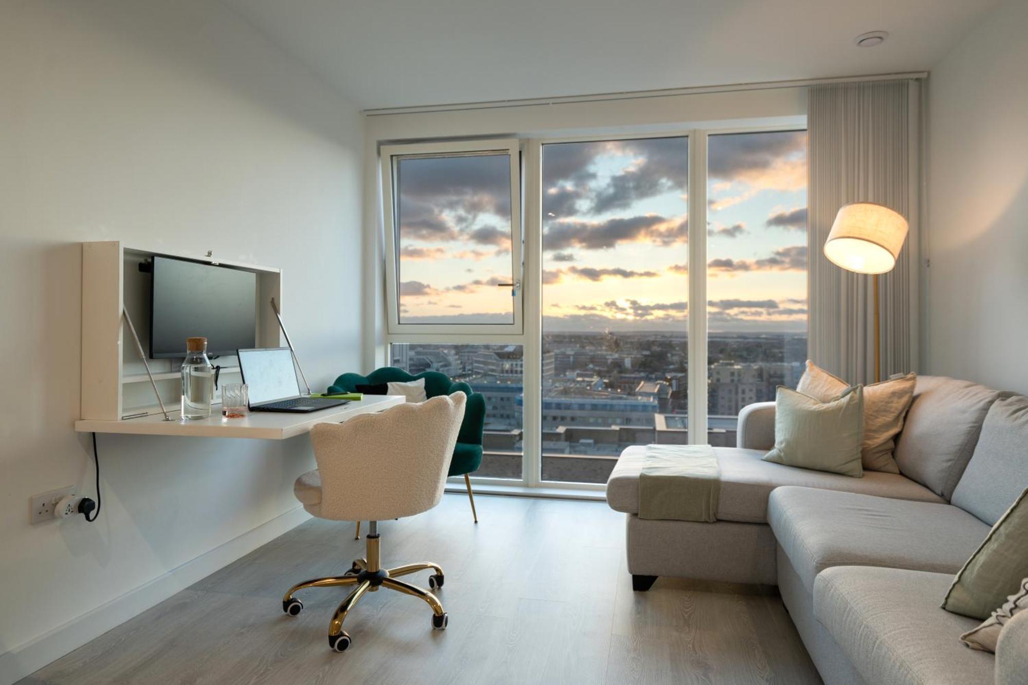 Sunset Retreat: Steps From Heathrow/Twickenham Leilighet Hounslow Eksteriør bilde