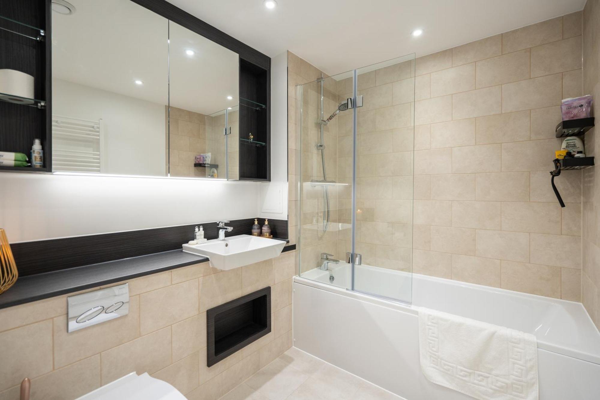 Sunset Retreat: Steps From Heathrow/Twickenham Leilighet Hounslow Eksteriør bilde